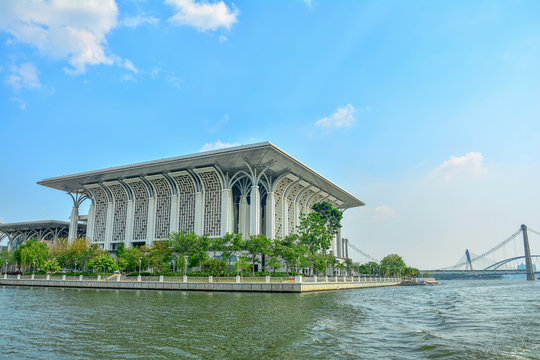 PUTRAJAYA, MALAYSIA - 12 MARCH 2016 : Iron mosque at Putra Jaya city, Malaysian administrative and governmental city in Kuala Lumpur, Malaysia