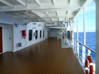  Cruise Ship