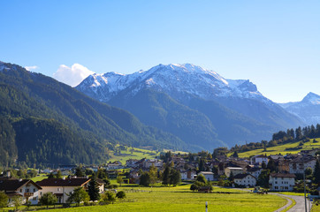 Fototapeta na wymiar スイス　エンガディン地方ミュスタイア谷の風景（スイス　グラウビュンデン州）