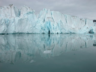 Grönlands Vielfalt, wunderschöne Eisskulpturen, Landschaften, Hunde