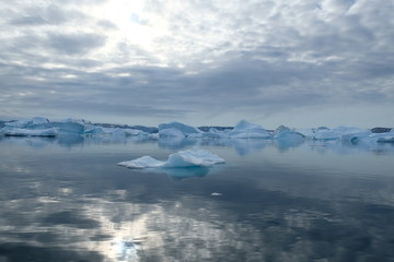 Grönlands Vielfalt, wunderschöne Eisskulpturen, Landschaften, Hunde