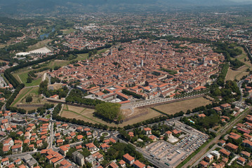 Lucca dall'alto Toscana Italia - obrazy, fototapety, plakaty