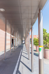 ショッピングモールの通路