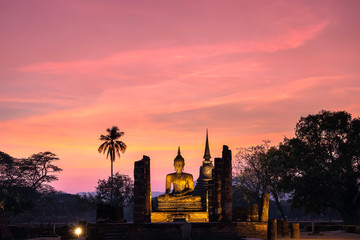 Fototapeta premium Buddha Statue at Wat Mahathat in Sukhothai Historical Park. UNESCO World Heritage, Thailand