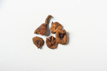 In the white background, arimilaria mellea is a kind of fungus with excellent taste, which can be used for stewing chicken soup and other soup materials.