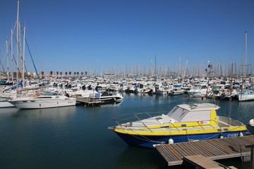 Hafen am Mittelmeer mit Booten in S&uuml;dfrankreich