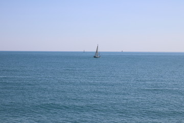 Hafen am Mittelmeer mit Booten in S&uuml;dfrankreich
