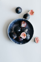 Top view of figs in a bowl