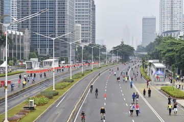A moment of car free day in Jakarta, the vehicle are not allowed to use this road, except the Transjakarta bus. Held in every week on Sunday.