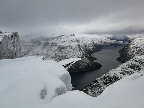 Język Trola, Hardangervidda Norwegia. Zimowe zdjęcia z wyprawy na Język Trola. Trolltunga.