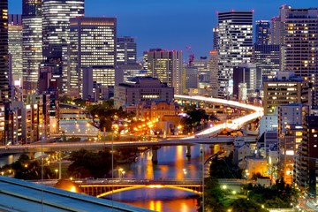 Fototapeta na wymiar 大阪の夜景　高層ビル、高速道路　Osaka Night View / City Buildings
