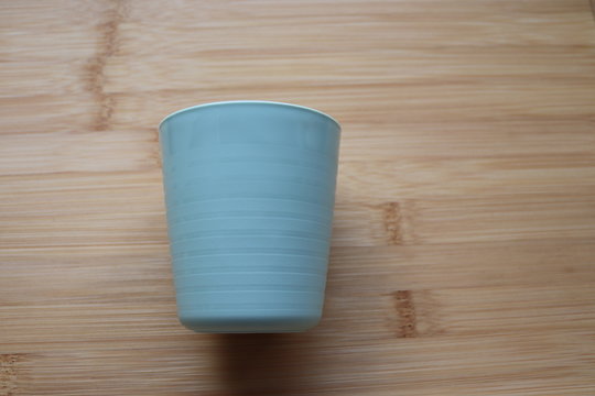 plastic beacker for drinks none breakable texture