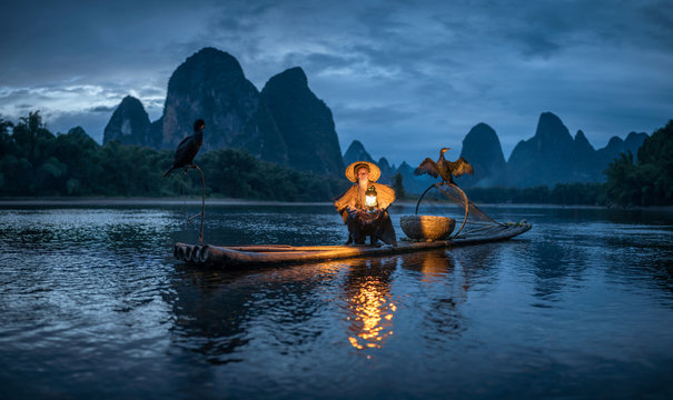 Traditional Chinese cormorant fisherman on the Li River, Guilin, China