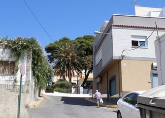 Fototapeta na wymiar Vistas de la Calle Pedro Mena. Adra