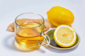 Green tea with lemon and ginger for viral and colds