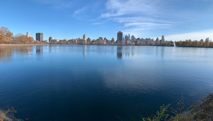 Fototapeta na wymiar New York Avenue skyline from Central Park lake