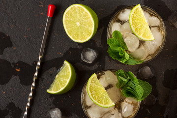 Rum and lime cocktails or alternative non-alcoholic cocktails with cola and ice.