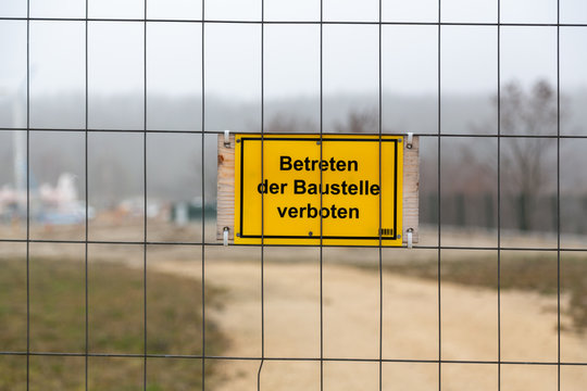Hinweisschild Betreten der Baustelle verboten