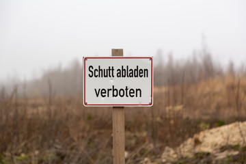 Hinweisschild Schutt abladen Verboten Bertsdorfer See
