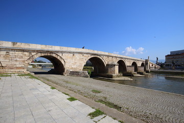  Stone bridge in Skopje in Macedonia - obrazy, fototapety, plakaty