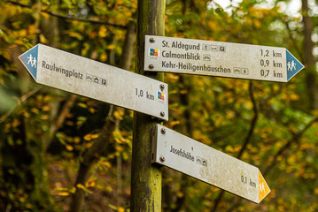 Wegweiser Moselsteig bei St. Aldegund