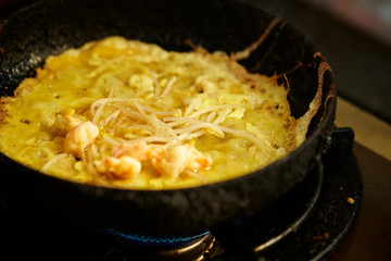 Shrimp and bean sprout omelette