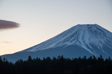 Obraz premium 富士山と日の出 晴れ空