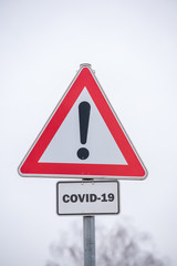 Straßen Schild mit COVID 19