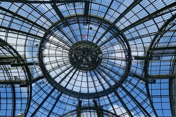 Verri&egrave;re de la coupole du Grand Palais. Paris.