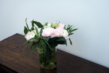 Bouquet de pivoines blanches.