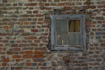 Fototapeta na wymiar Fenster, Bauernhaus, Bauernhof, Ruine, alt
