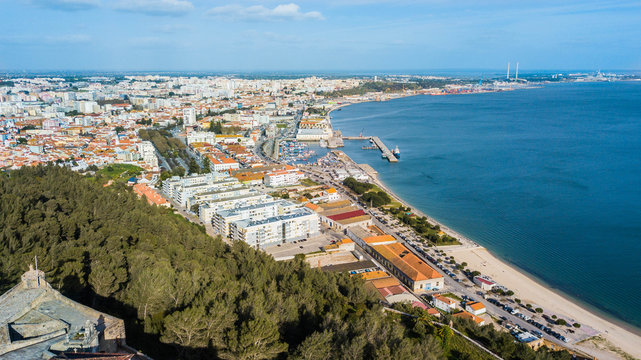 Aerial view of the city of Set&uacute;bal, Portugal