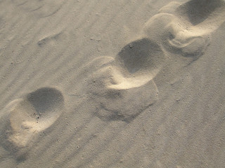 Fototapeta na wymiar Strand, Sand, Fußabdrücke