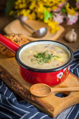The sour soup made of rye flour.