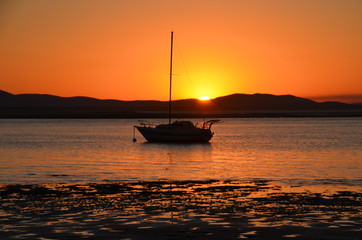 Boot im Sonnenuntergang