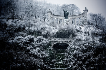 Gellert Hill park in Budapest in winter covered in snow - obrazy, fototapety, plakaty