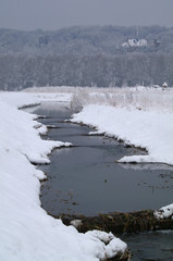Fluss im Winter