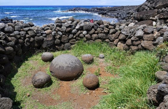 Easter Island &ndash; Magnetic Stones at Te Pito Kura