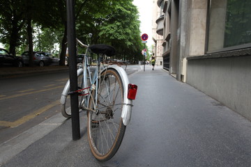 Fototapeta na wymiar bicycle on street