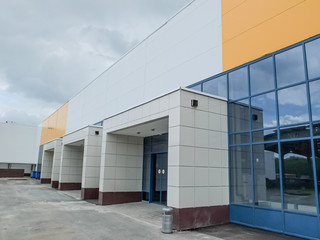 Entrance group of a modern shopping center