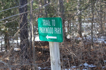 Trail to Parkwood Park Sign