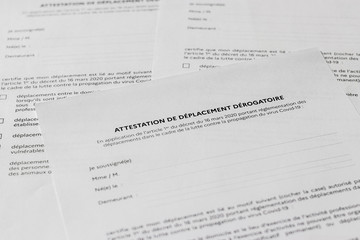 Obraz premium Attestation de déplacement dérogatoire française