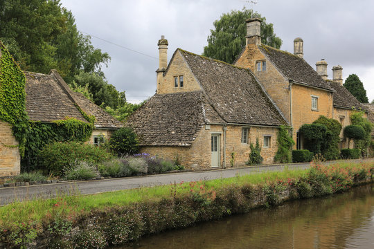 Dorfstrasse in den Cotswolds