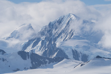 Fototapeta na wymiar Mountain in Antarctica