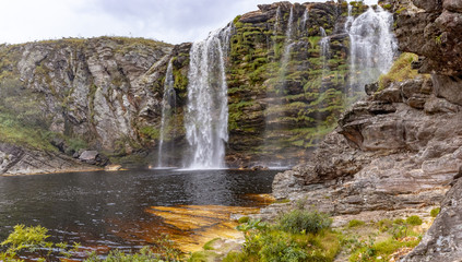 Fototapeta na wymiar Bicame waterfall and lake with rust-colored waters, Lapinha da Serra, Santana do Riacho, Minas Gerais, Brazil