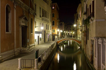 Obraz na płótnie Canvas Cityscape of Venice Italy at night