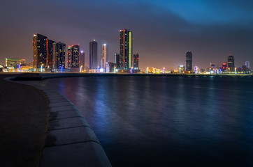 Fototapeta premium Piękny widok na Water Garden City lub miasto Festival w Seef, Manama, Bahrajn.
