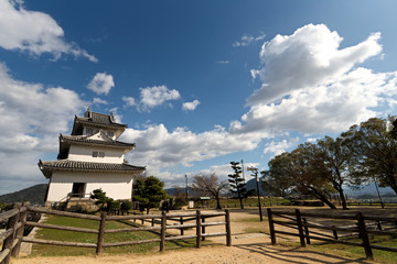 Fototapeta na wymiar 秋の丸亀城の本丸の風景