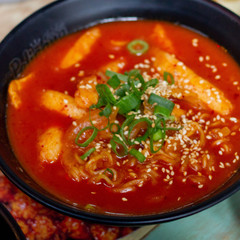 Korean spicy rice cakes and noodles