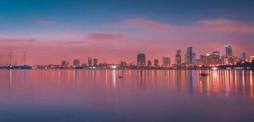 Fototapeta premium city night sunset lights lighting buildings sea ocean water sky cityscape river miami florida sunrise architecture lake downtown impressions blue panorama dawn